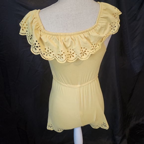 Yellow Ruffled Eyelet Shorts - Picture 2 of 3